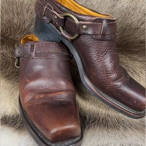 FRYE Belted Harness Mule 8.5 chestnut leather